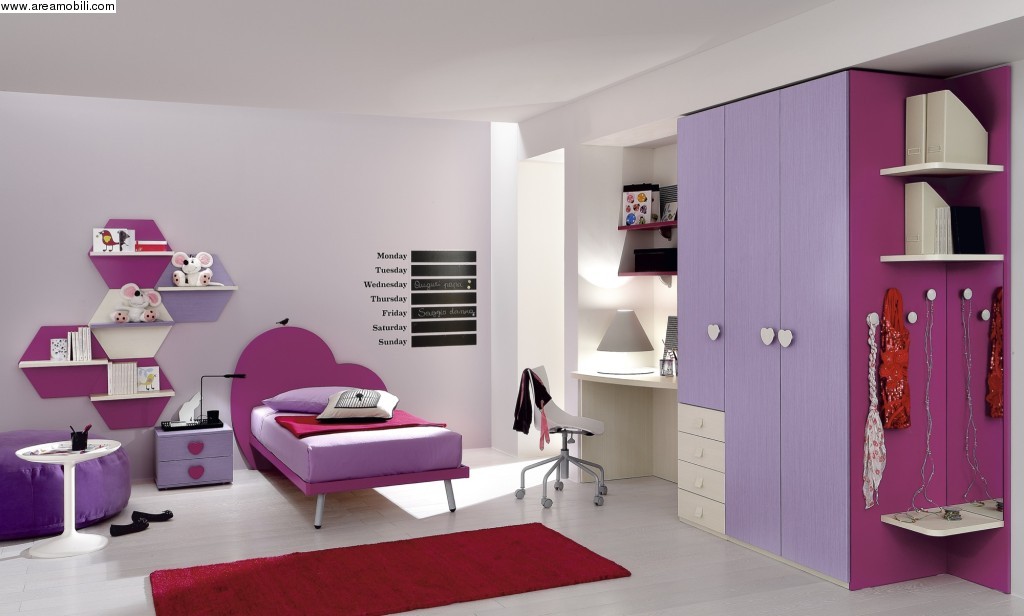 Letto in legno testata a cuore 